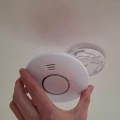 Montaż czujnik dymu SafeMi SHS-10W.webp