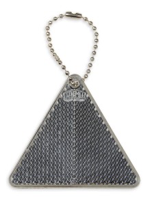 Zawieszka odblaskowa twarda premium z CE bez nadruku - Trójkąt /czarny/ 084